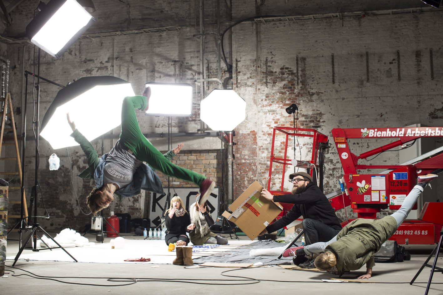Behind the Scenes: Making-of eines Gerolsteiner-Commercials in Berlin – Freerunner im Salto, Lichtset und Crew im Loft-Studio