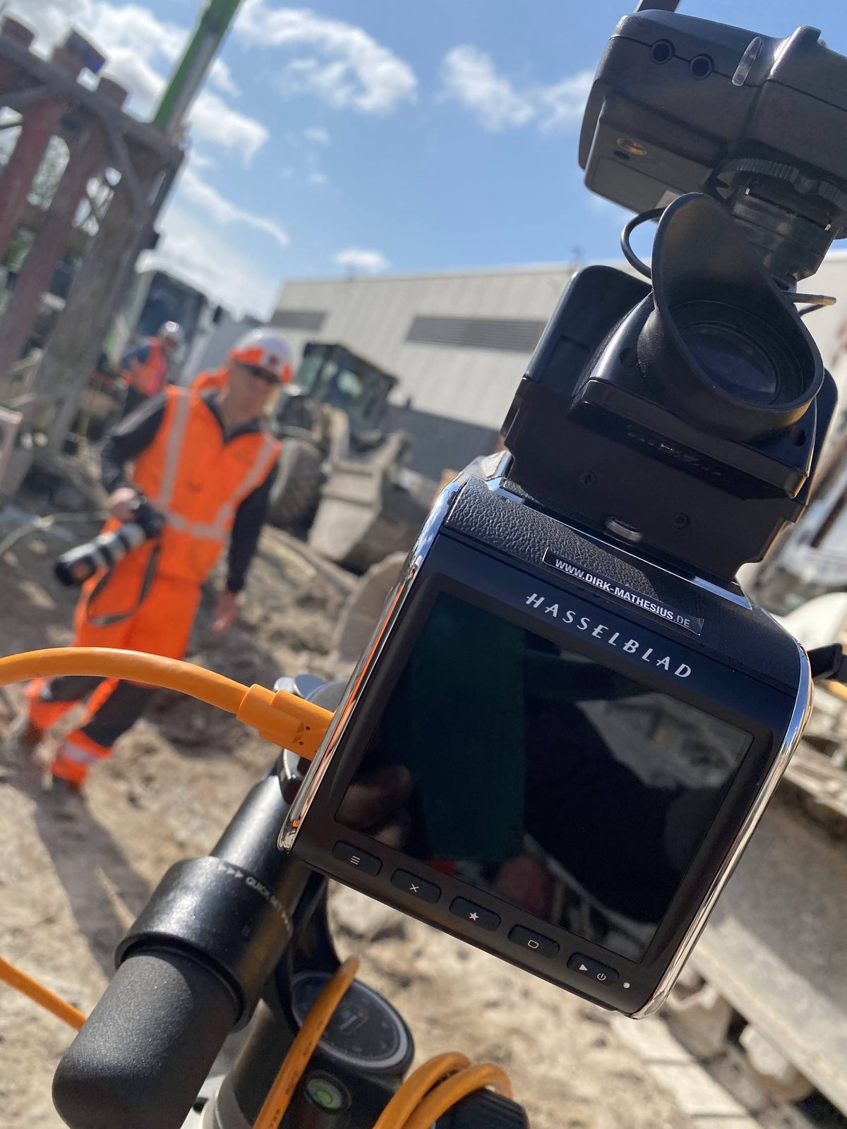 Behind the Scenes: Hasselblad-Mittelformatkamera mit dirk-mathesius.de am Set – getethertes Industrie- und Baustellen-Shooting in Berlin