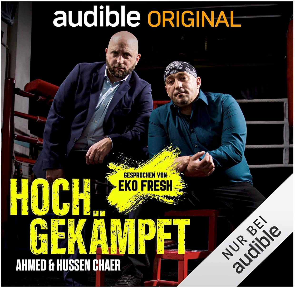 Die beiden wrestling- Brüder und Sportler posieren in einem Boxring in Hemd und Jacket für eine Anzeige eines Hörspiels von audible, welches von Eko Fresh gesprochen wir und Hochgekämpft heisst. Aufgenommen mit Hasselbald 501c CFVii50v.